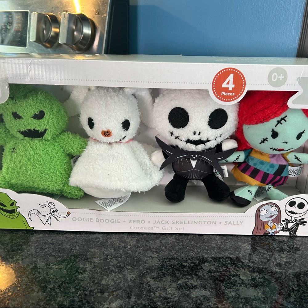 Disney Plush Toy Set - Green, White, Black, Red